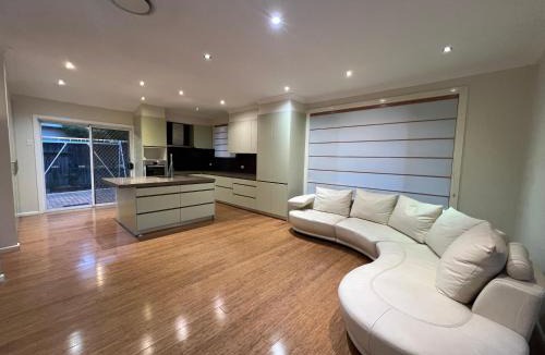 Beecroft House | 8 Blue Room