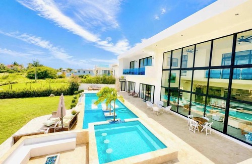 Playa Chiquita Villa | 8 BR Grand Villa in Oceanfront Comm Sosua Ocean Vill