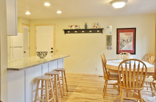 Overlook Park House | 8 Leisure - Light & Bright Home, Hot Tub, Quiet Area Close to SHARC + Passes Included