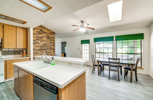 Cross Roads House | 8 Mi to Lewisville Lake: Peaceful Countryside Home