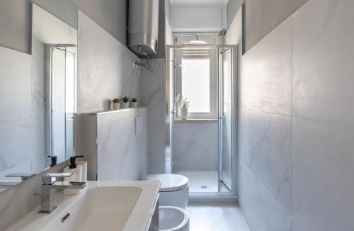 Stadera Apartment | [8 min dalla METRO] Casa Elegante con Netflix e Wifi