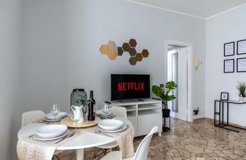 Stadera Apartment | [8 min dalla METRO] Casa Elegante con Netflix e Wifi