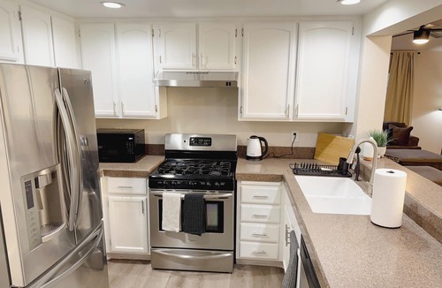 Green Valley North House | 8 Mins From the Strip & 5 Mins From the Airport w/Pool