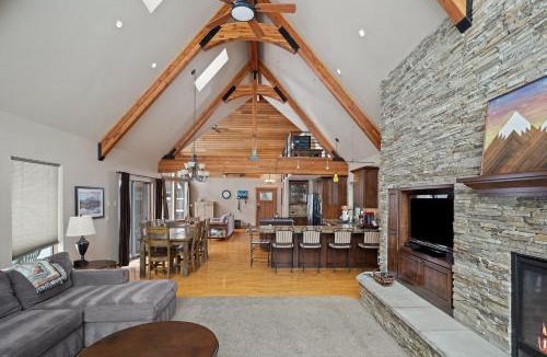 Deer Park House | 8 Mt Baker Home with Hot Tub