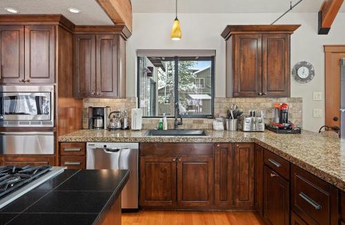 Deer Park House | 8 Mt Baker Home with Hot Tub