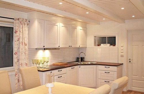 Tromso House | 8 person holiday home in KVALØYA