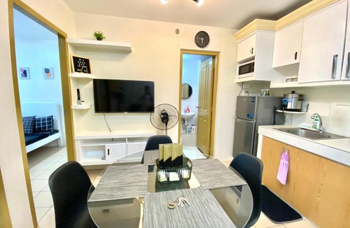 Davao Apartment | 8 Spatial 2BR condo within the city with Pool, WIFI & Netflix