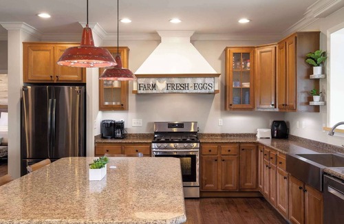 Rutland House | 80 Acres, Pool, Game room w/Ping Pong & Billiards!
