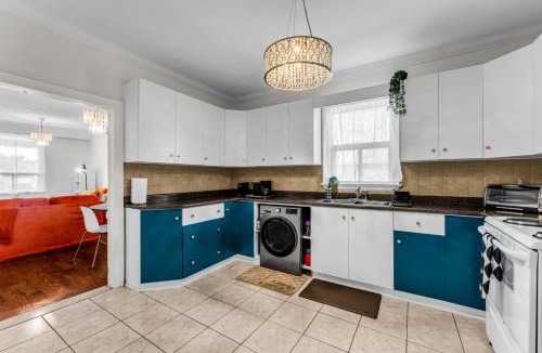 Keelesdale - Eglinton West House | 80's Retro Toronto Time Capsule - 2 Bedrooms