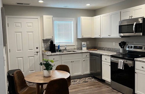 Washington Court House Apartment | 801 Gregg St. 2 Bed Apt Fully Furnished