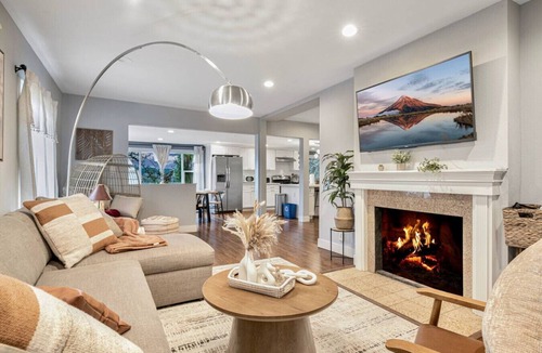 Esperance House | 8022 entire · Huge 8b5b House @Edmonds/close to Ferry Terminal