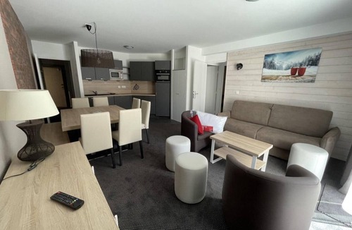 Eaux-Bonnes Apartment | 80m from resort center, Ground floor, view ski slopes, swimming pool, terrace, tv, ski locker, 67m²