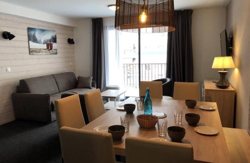 Eaux-Bonnes Apartment | 80m from resort center, Ground floor, view ski slopes, swimming pool, terrace, tv, ski locker, 67m²