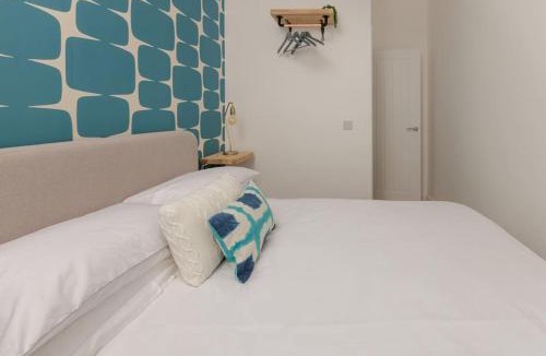 Caerphilly House | 82 Van Road