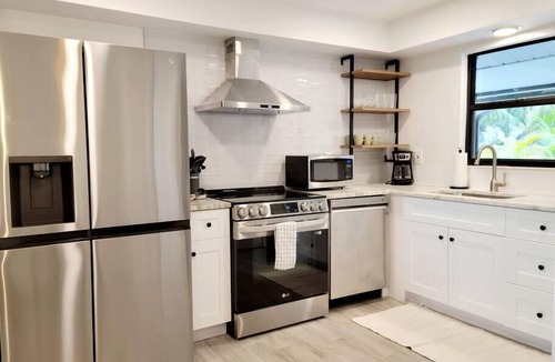 Naples Park Villa | 835 GulfShore Villa | Mins 2 Mercato & White Sands