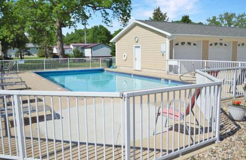 Arnolds Park Villa | 84 Rohr 7B