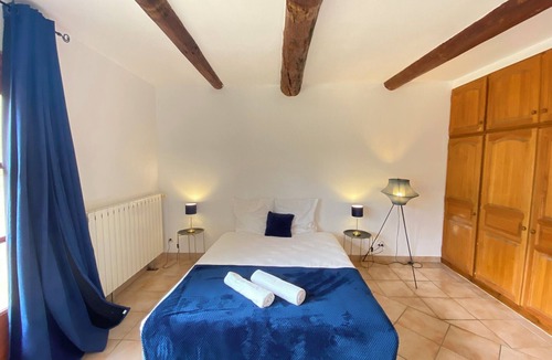 Althen-des-Paluds House | 84B7 - Accommodation in a charming 18th century farmhouse