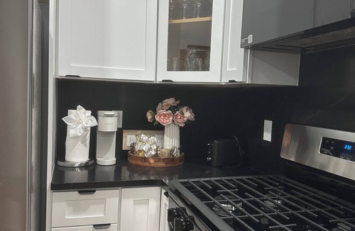 Meeting House Hill Apartment | 85a Charming, Cozy 3BR, 2BA Home Near Downtown Boston