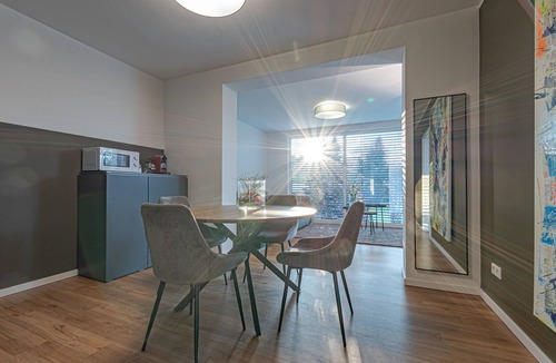 Schiefbahn Apartment | 85qm Garten Suite mit 2 Schlafzimmern/Terrasse und Garten