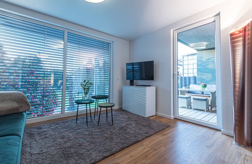 Schiefbahn Apartment | 85qm Garten Suite mit 2 Schlafzimmern/Terrasse und Garten