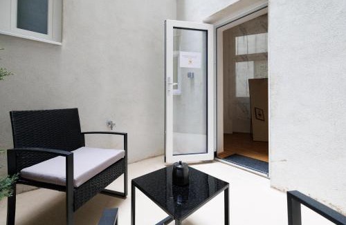 Hundsturm Apartment | 86 sqm with private courtyard - 3 Bedrooms