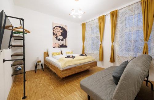 Hundsturm Apartment | 86 sqm with private courtyard - 3 Bedrooms