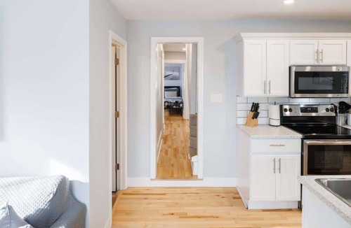 Queens Square House | 86B King Bed - Downtown - Walk everywhere