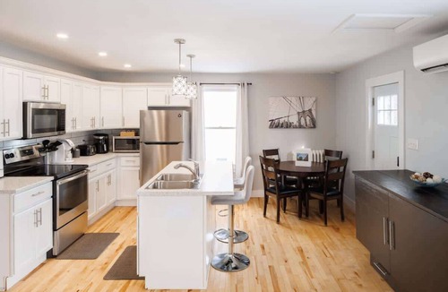 Queens Square House | 86B King Bed - Downtown - Walk everywhere