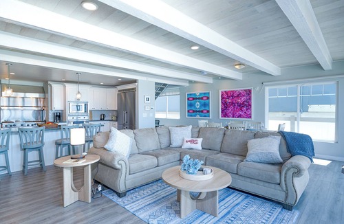 Oxnard Shores House | 871 MBR - Blue Haven | Oceanfront 4BR Luxury Beach House with Deck & Hot Tub