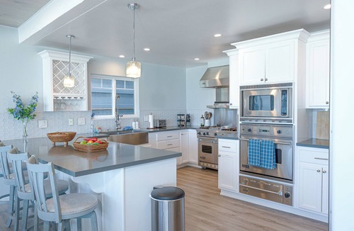 Oxnard Shores House | 871 MBR - Blue Haven | Oceanfront 4BR Luxury Beach House with Deck & Hot Tub