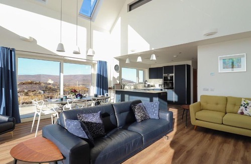 Harris House | 8B Carrigreich