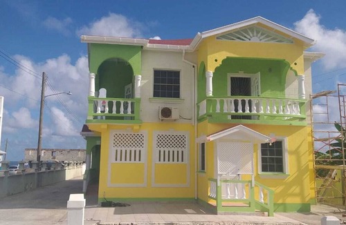 Apple Hall House | 8Bed 8bath 2half bathroom Airconditioning Kitchen Wi-Fi sleeps16 5min Bottom Bay