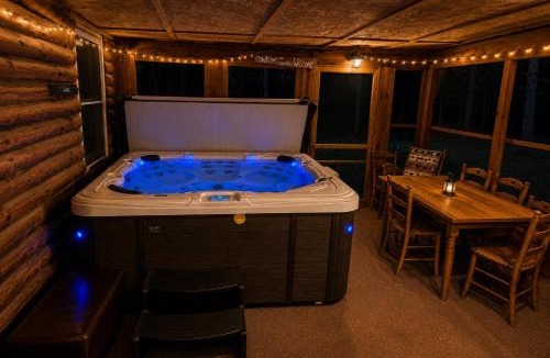 Mauston House | 8BR 5BA Huge Dog Friendly Log Cabin near Wisconsin Dells and Lake sleeps 25plus