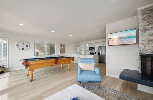 West Newport House | 8BR Beach Duplex w/Ocean Views, Patio & Pool Table