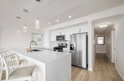 West Newport House | 8BR Beach Duplex w/Ocean Views, Patio & Pool Table
