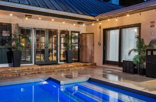 Davie Villa | 8BR Gem With Pool, Lake View & Tons of Amenities!