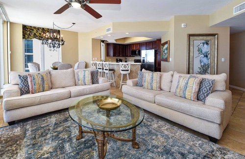 Destin Condo | 8th Floor Beachfront Condo w/Easy Beach Access in Destin! 🌴🌅🐬