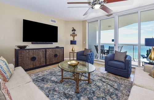 Destin Condo | 8th Floor Beachfront Condo w/Easy Beach Access in Destin! 🌴🌅🐬