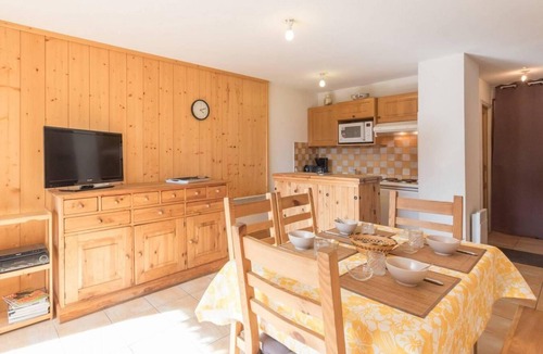 Forville Apartment | 8th floor, view panoramic, balcony, parking, tv, 38m², Serre Chevalier