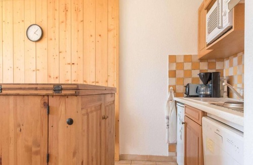 Forville Apartment | 8th floor, view panoramic, balcony, parking, tv, 38m², Serre Chevalier