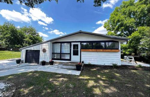 Hamilton Apartment | 8th Street Haven - 3 bedroom House in DT Hamilton