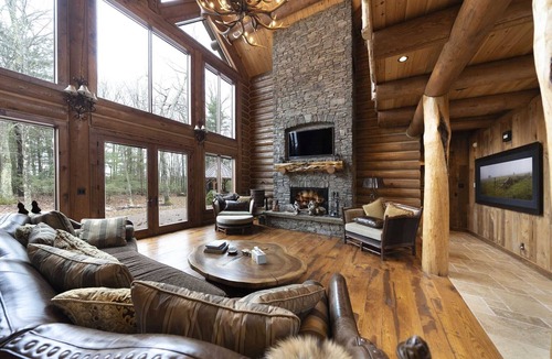 White Mills House | 9,000 Sq Ft Authentic Log Home 2 miles from Lake Wallenpaupack –Sleeps 20