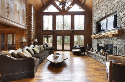 White Mills House | 9,000 Sq Ft Authentic Log Home 2 miles from Lake Wallenpaupack –Sleeps 20