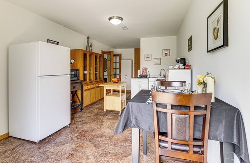 Arlington Cabin | 9 Acres, Pick Your Own Apples: Cabin in Arlington!