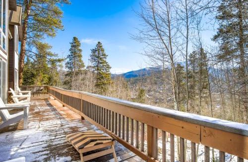 Christie Heights House | 9 BDR Close to Main Street with Secluded Hot Tub