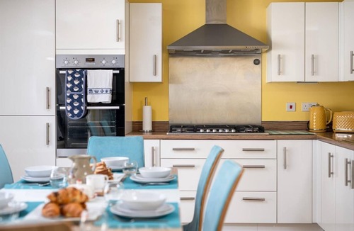 Patchway House | 9 bed home designed for contractors and families