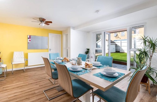 Patchway House | 9 bed home designed for contractors and families