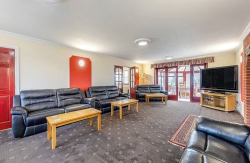Barrow-on-Trent Cottage | 9 bedroom accommodation in Stenson, near Derby