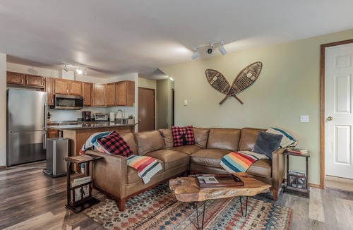 Sandpoint Cabin | 9 Bedrooms 8 Bathrooms with fabulous decks and lake views and a hot tub!