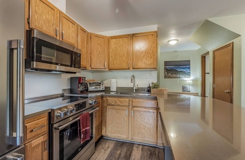 Sandpoint Cabin | 9 Bedrooms 8 Bathrooms with fabulous decks and lake views and a hot tub!